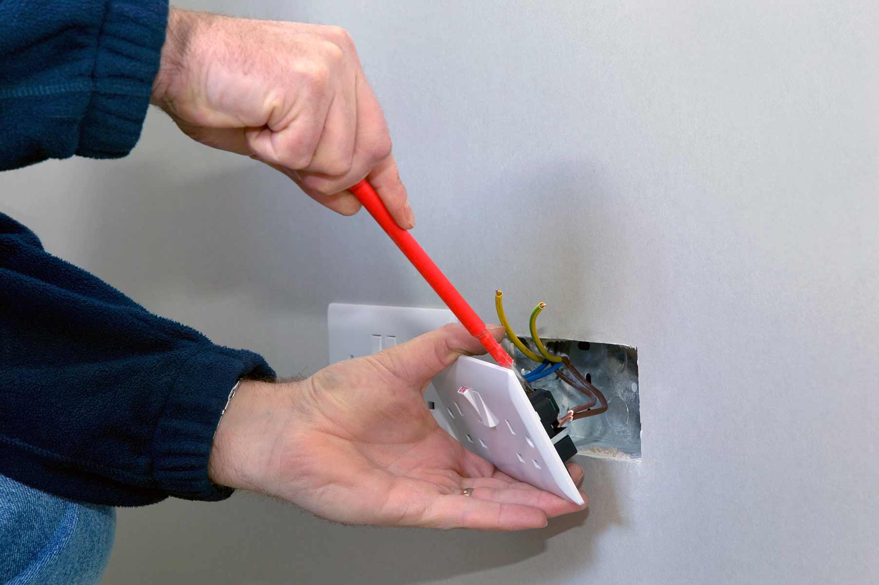 Our electricians can install plug sockets for domestic and commercial proeprties in Brierley Hill and the local area. 